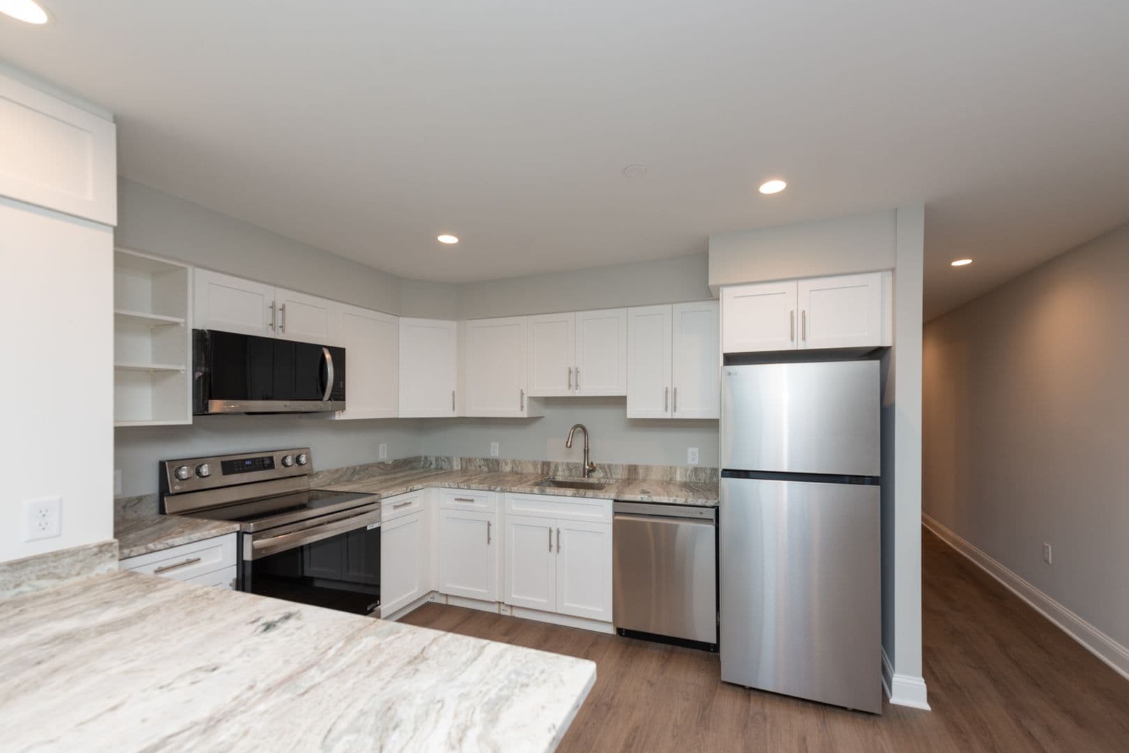 Hamden Apartment: 925 Mix Ave