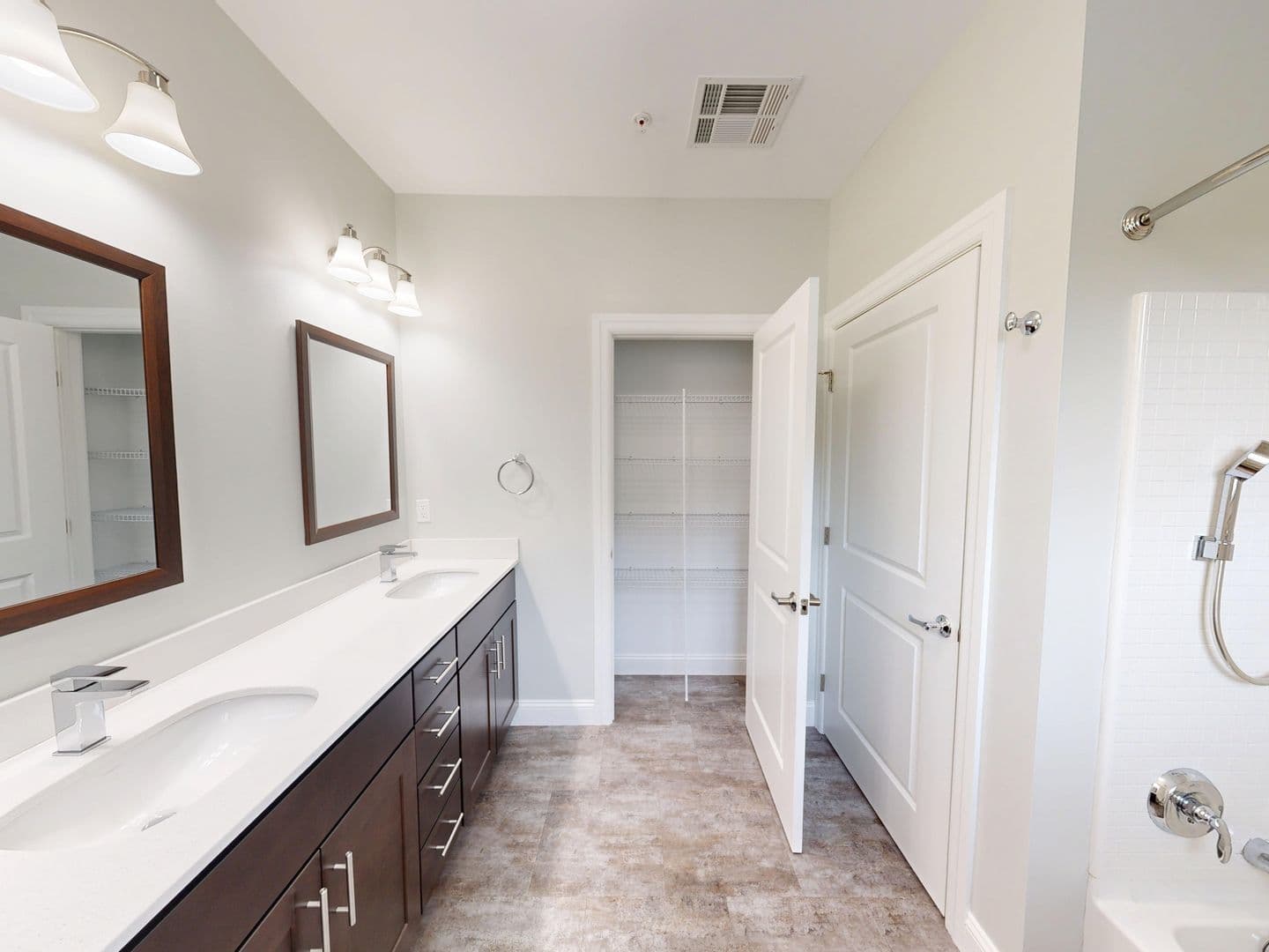 Hamden Apartment: 380 Mather St.