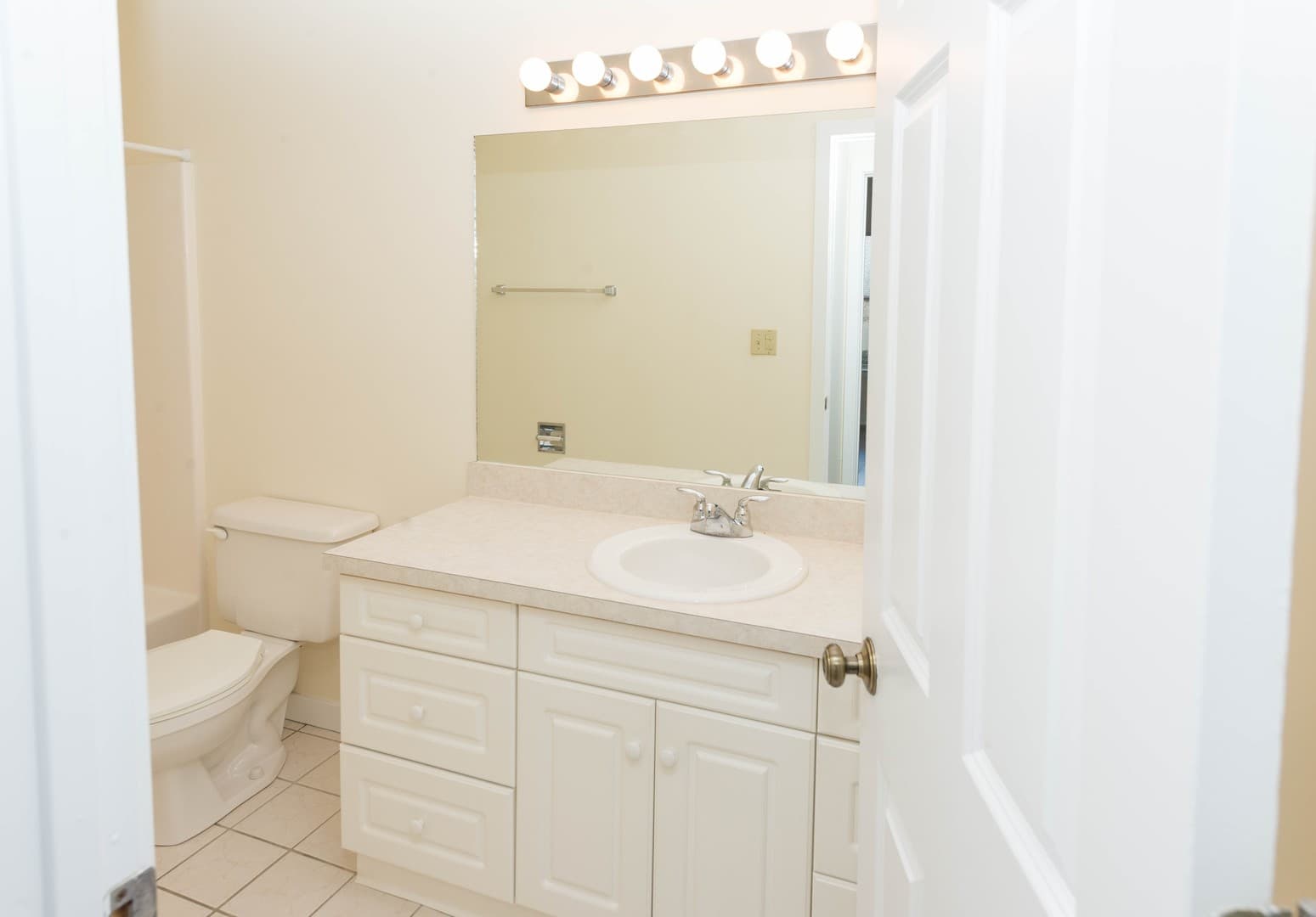 North Haven Apartment: 1298 Hartford Turnpike