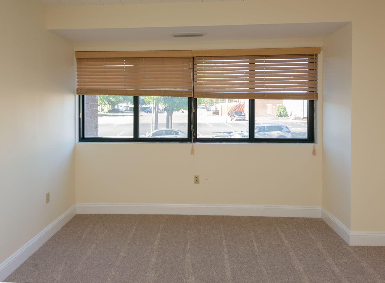 Hamden Apartment: 2405 Whitney Avenue