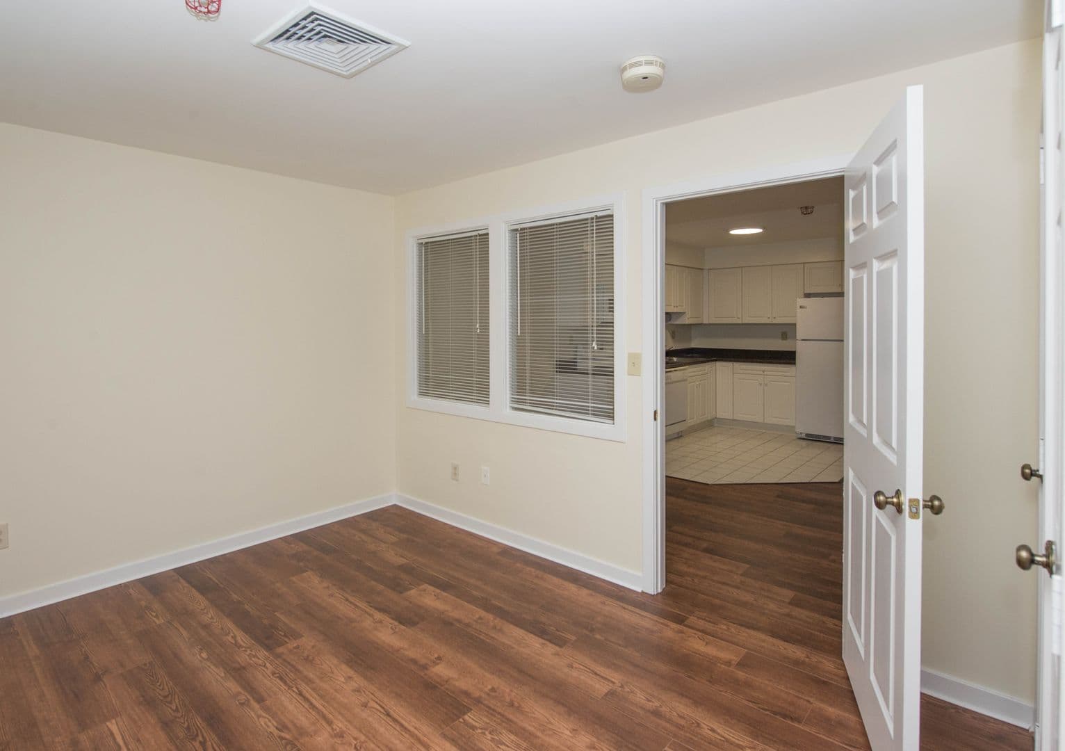 Hamden Apartment: 2 Skiff Street