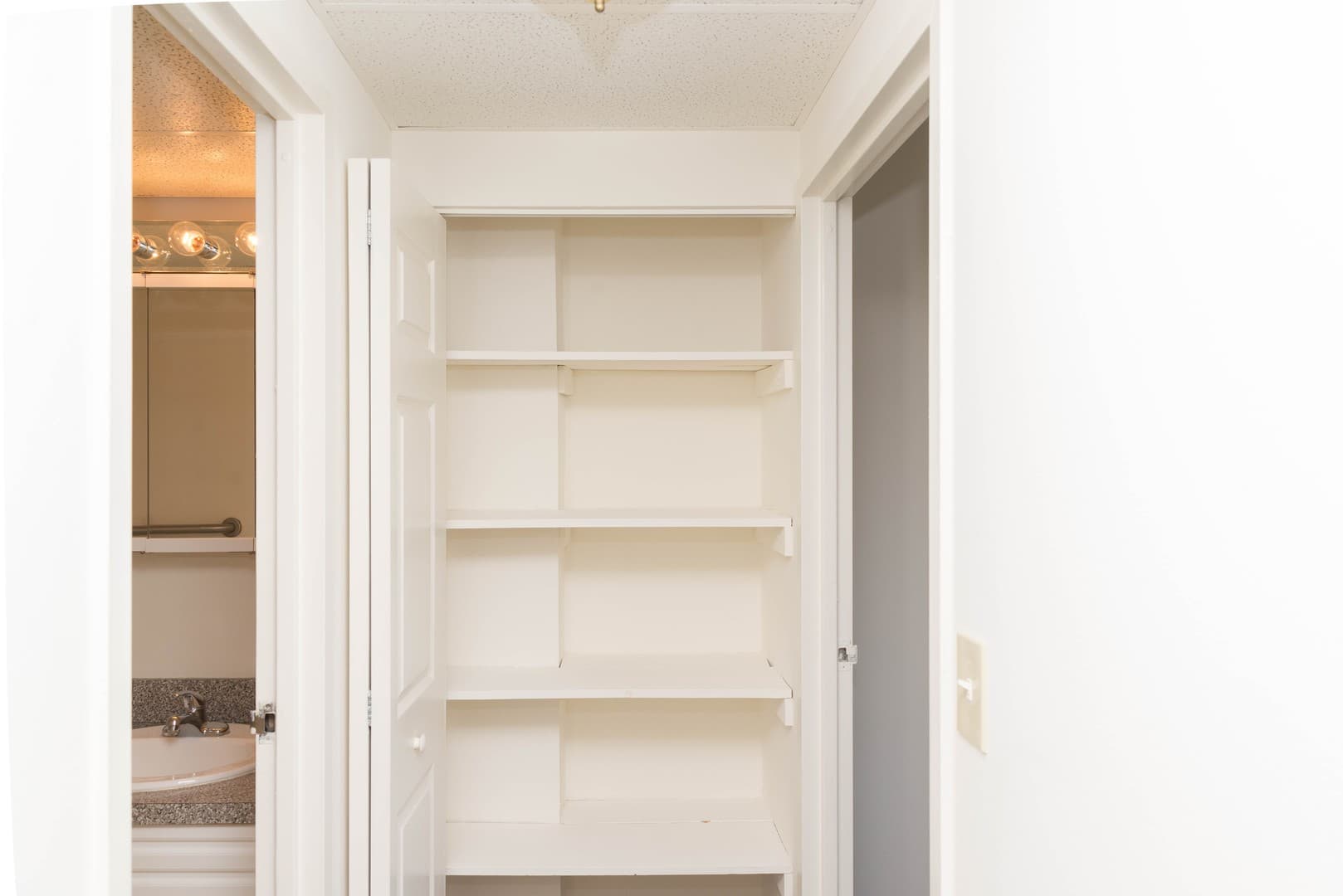 Hamden Apartment: 2405 Whitney Avenue