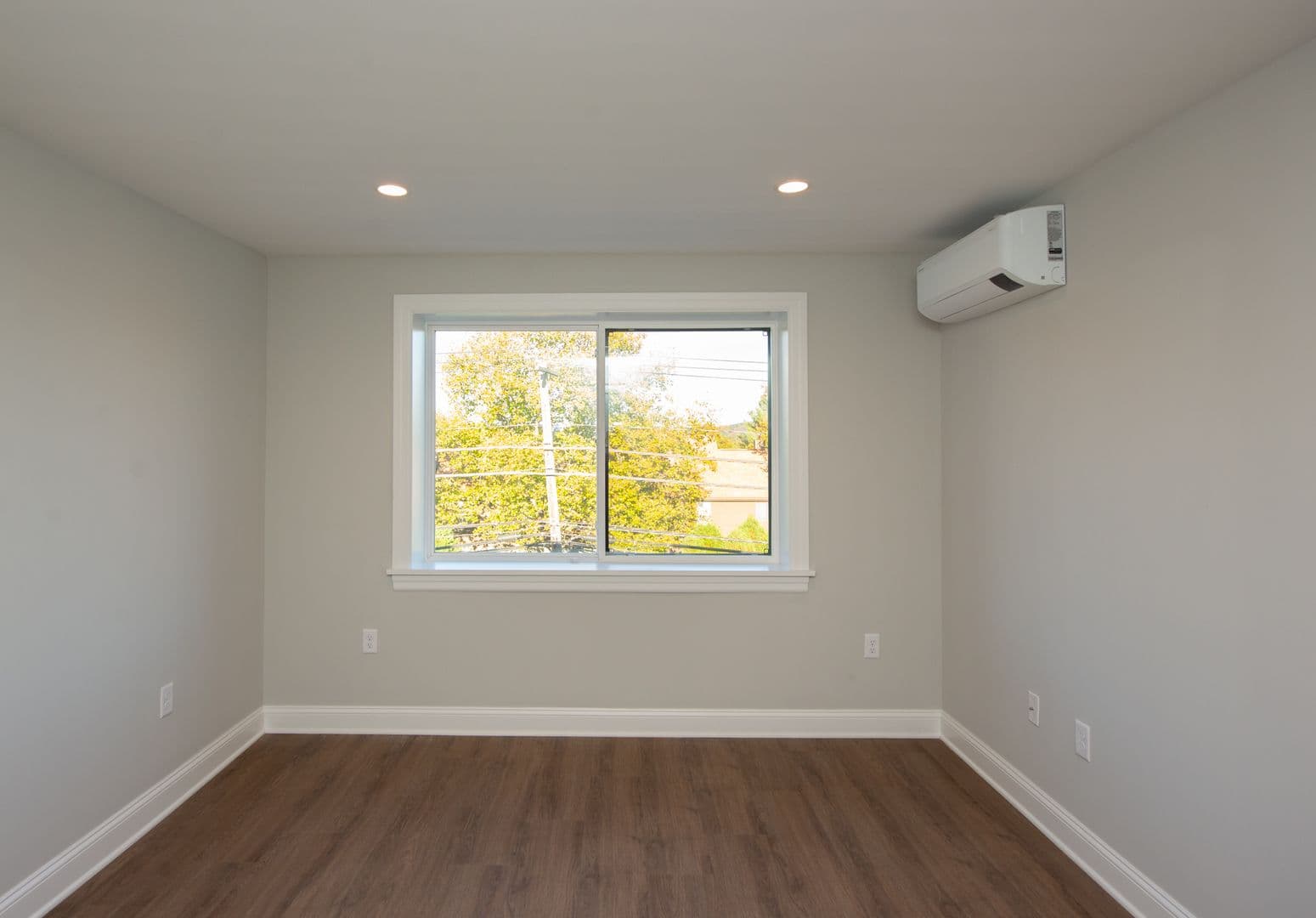 Hamden Apartment: 925 Mix Ave