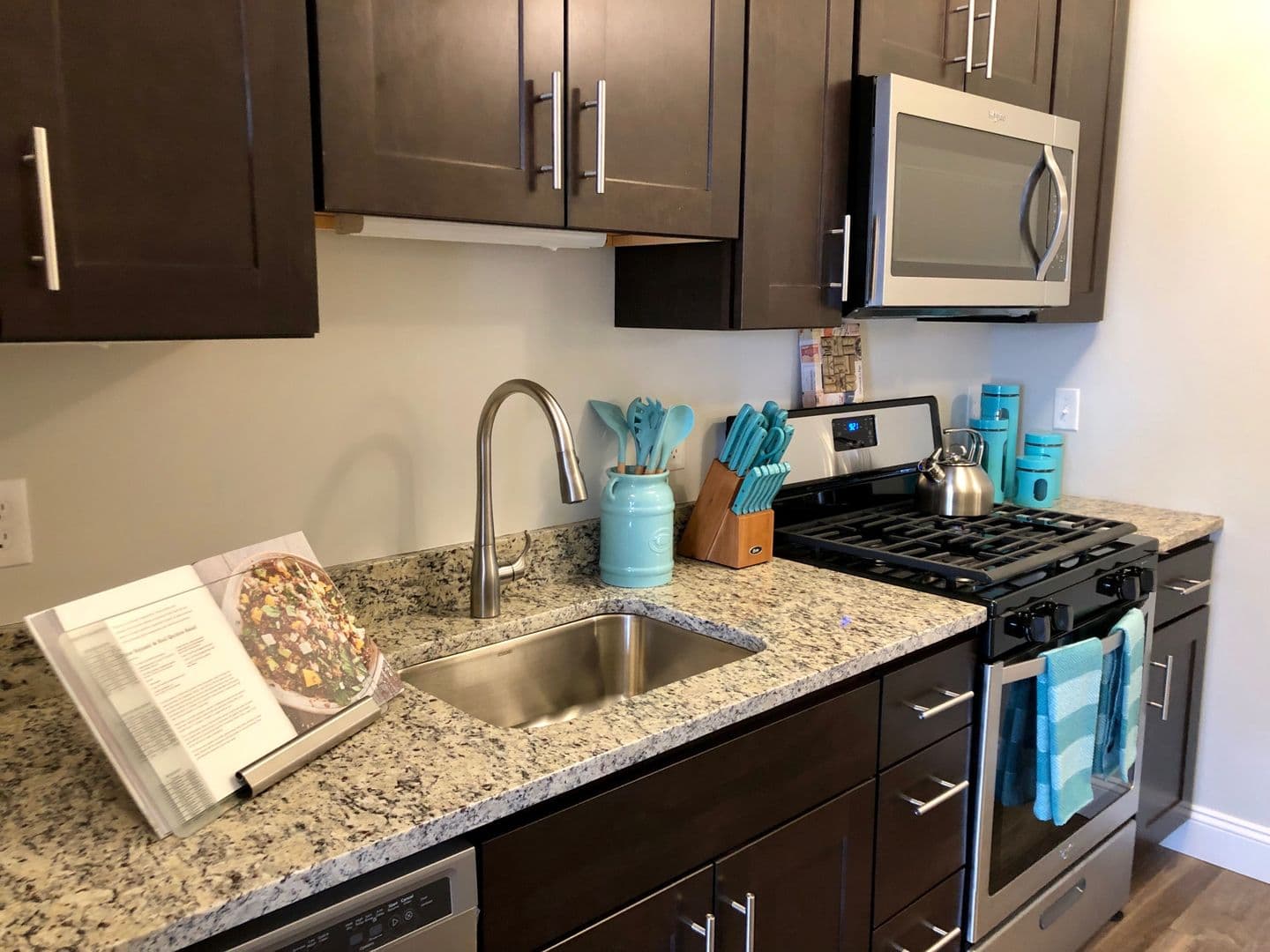 Hamden Apartment: 380 Mather St.