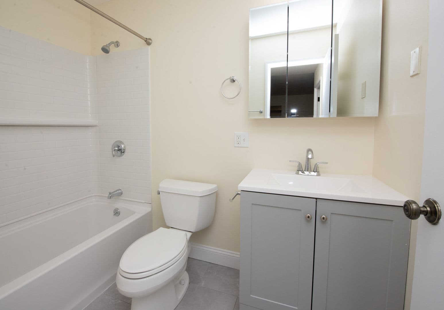 Hamden Apartment: 905 Mix Avenue