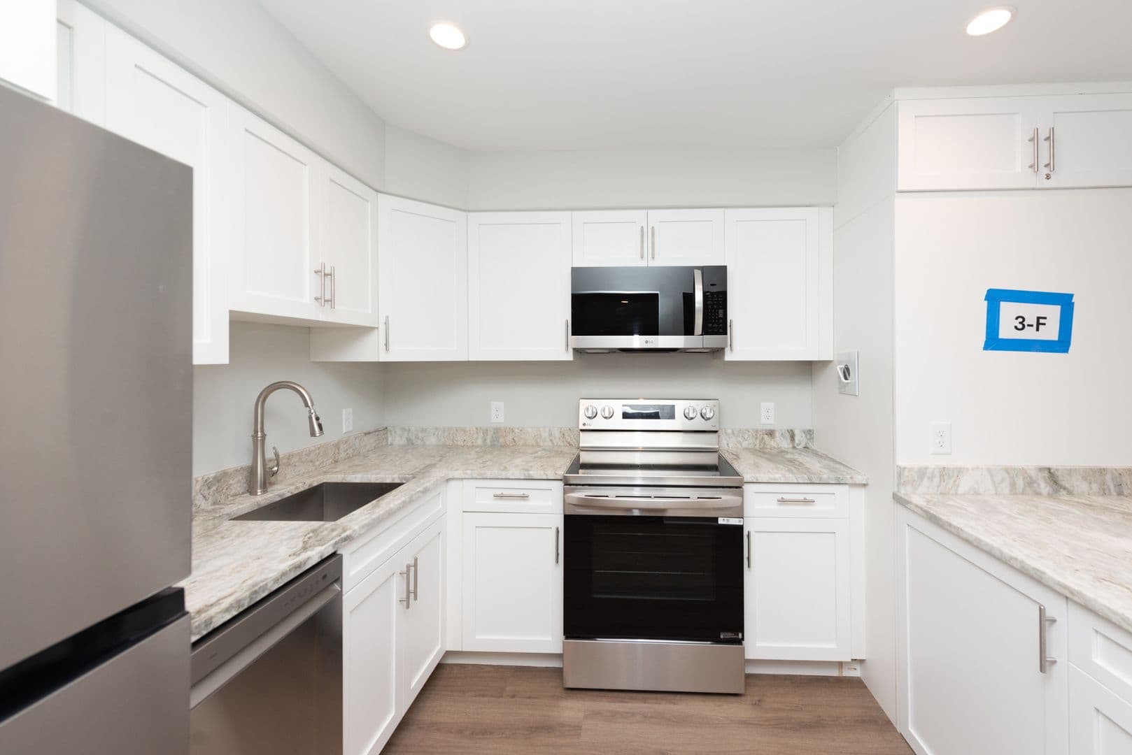 Hamden Apartment: 925 Mix Ave