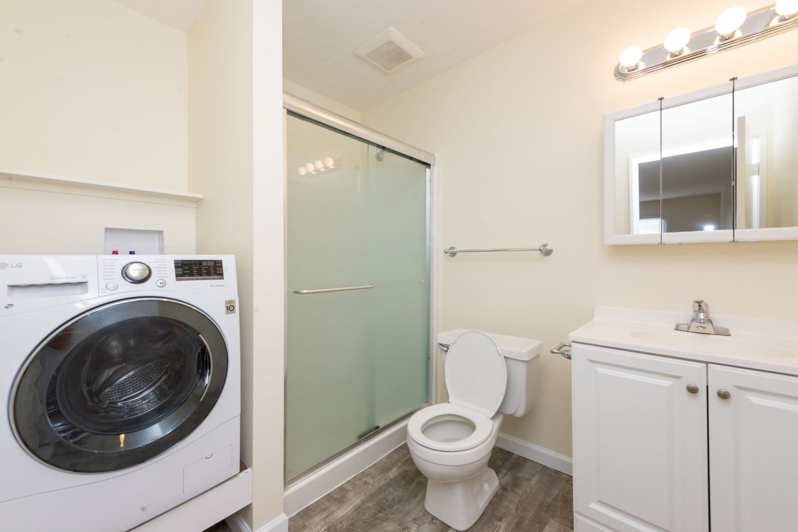 Hamden Apartment: 905 Mix Avenue