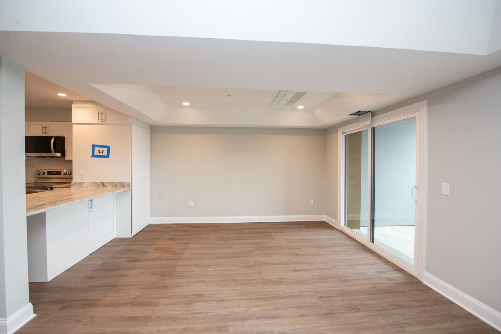 Hamden Apartment: 925 Mix Ave