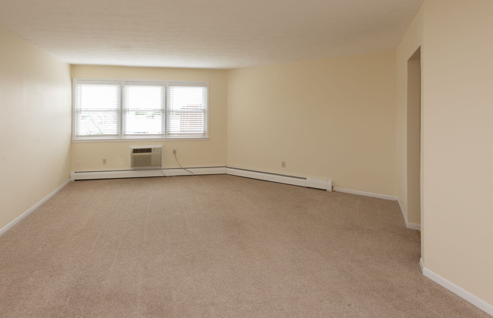 Hamden Apartment: 905 Mix Avenue