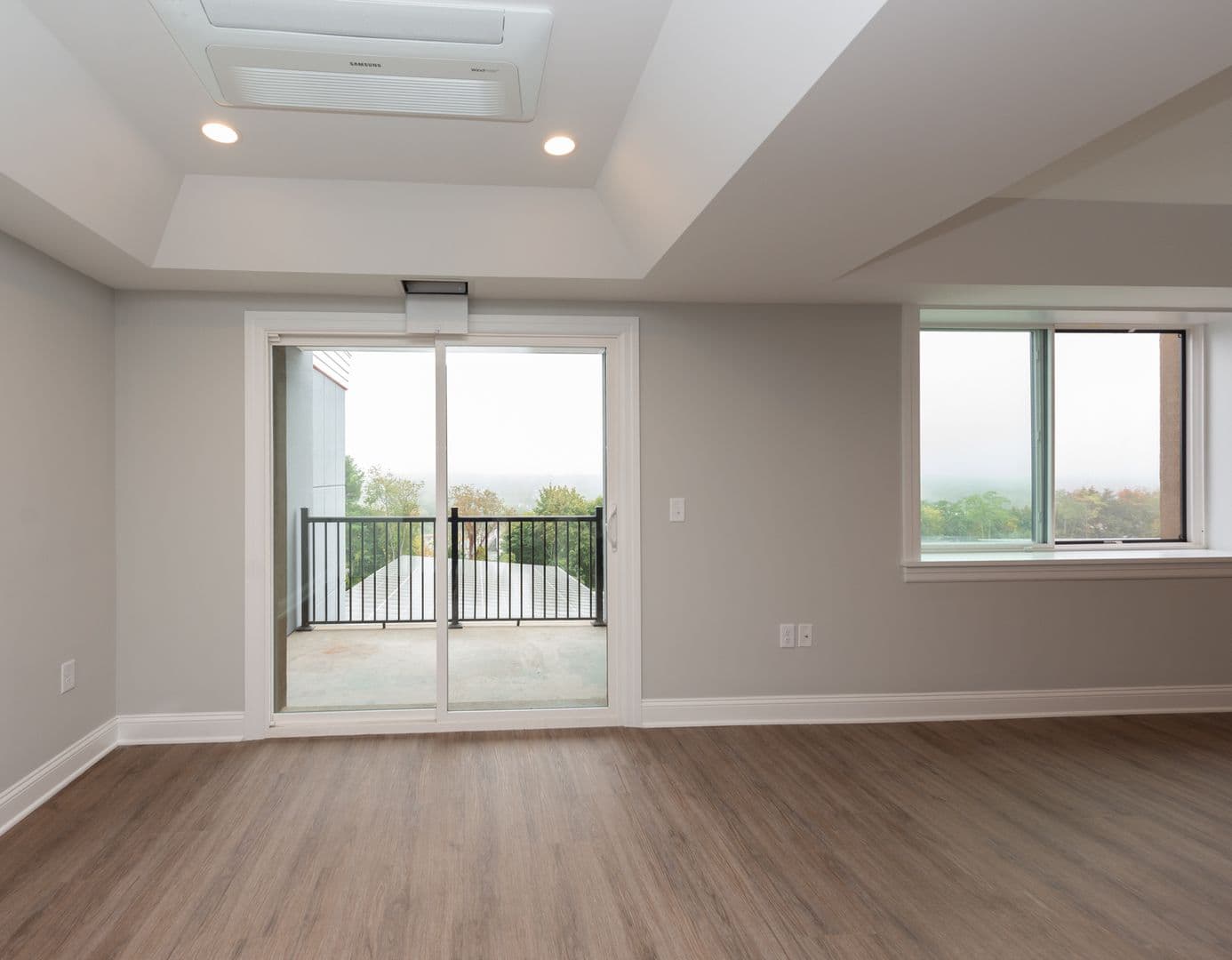 Hamden Apartment: 925 Mix Ave