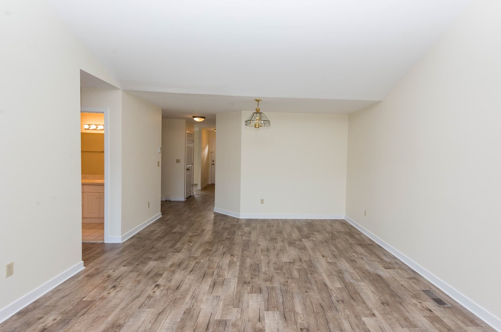North Haven Apartment: 1298 Hartford Turnpike