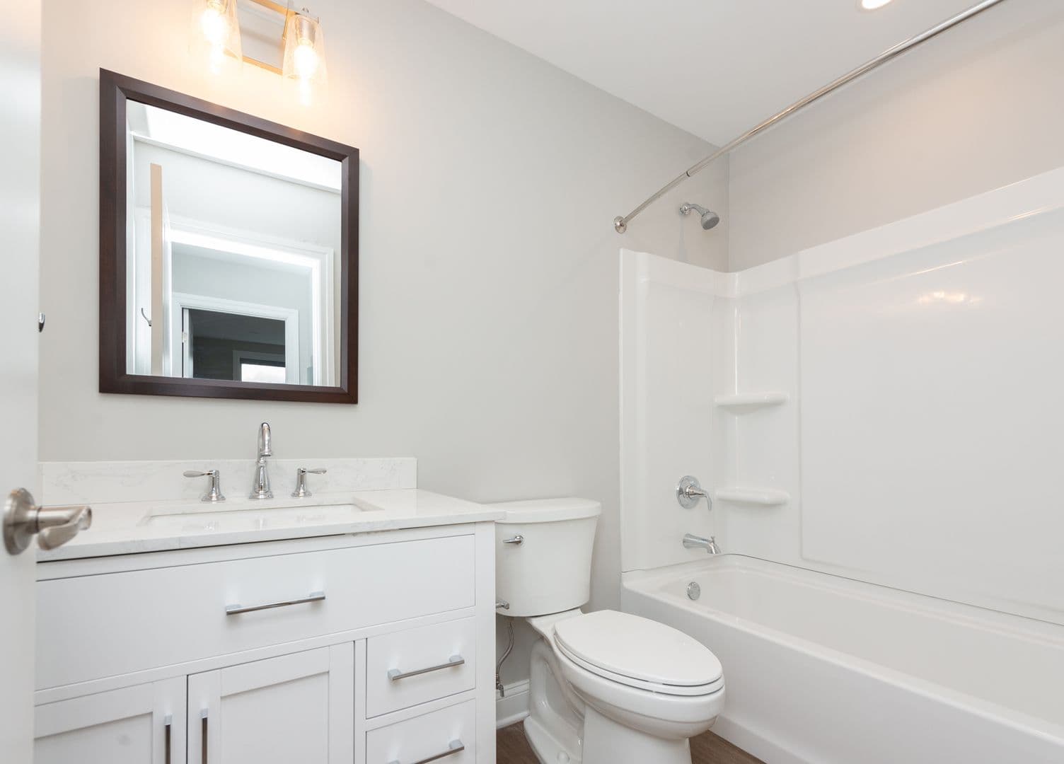 Hamden Apartment: 925 Mix Ave