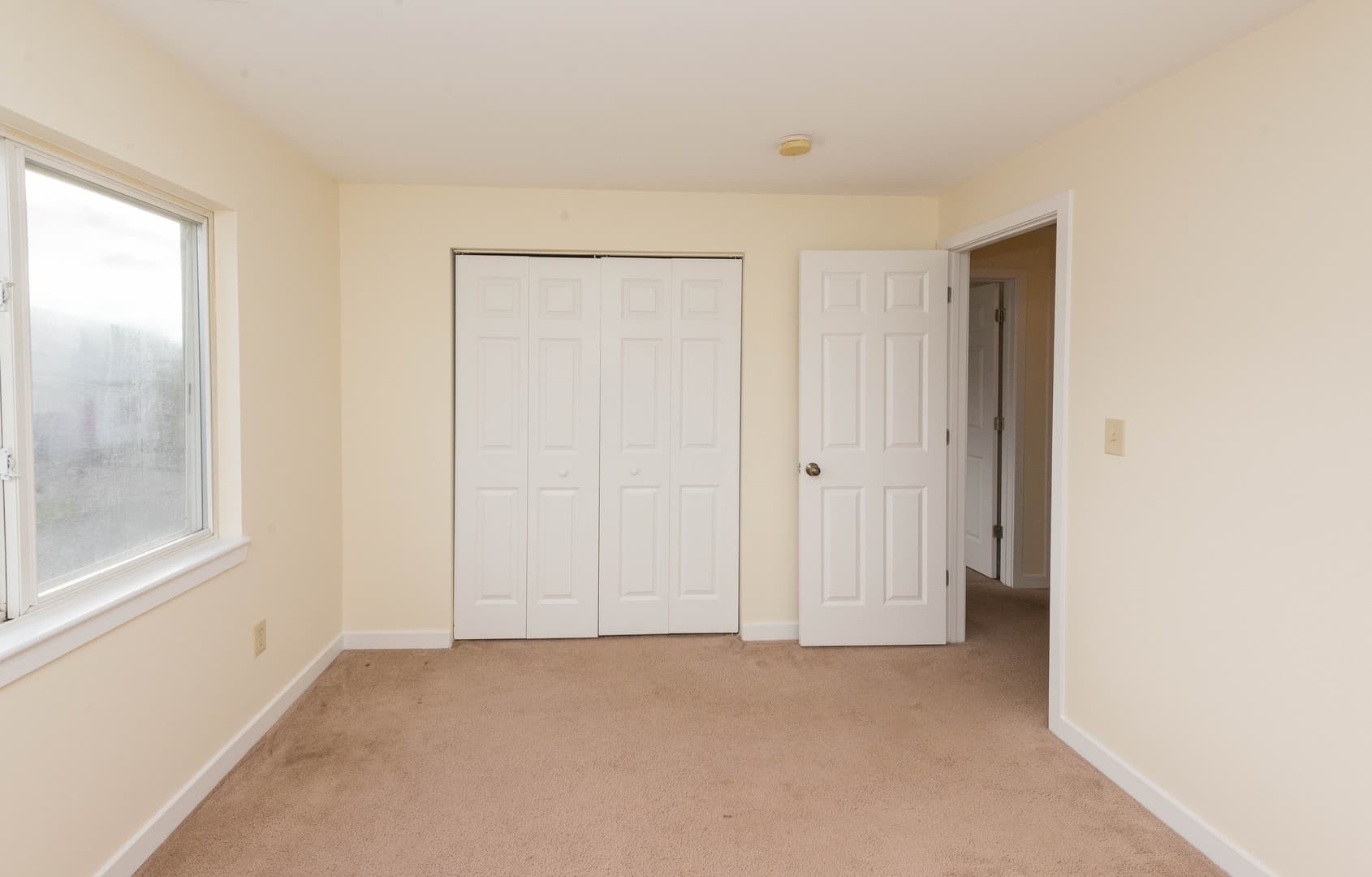 North Haven Apartment: 1298 Hartford Turnpike