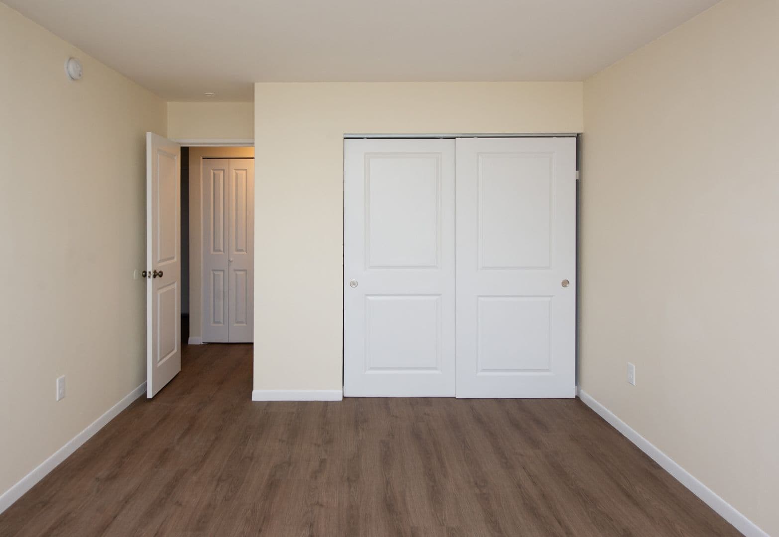 Hamden Apartment: 905 Mix Avenue