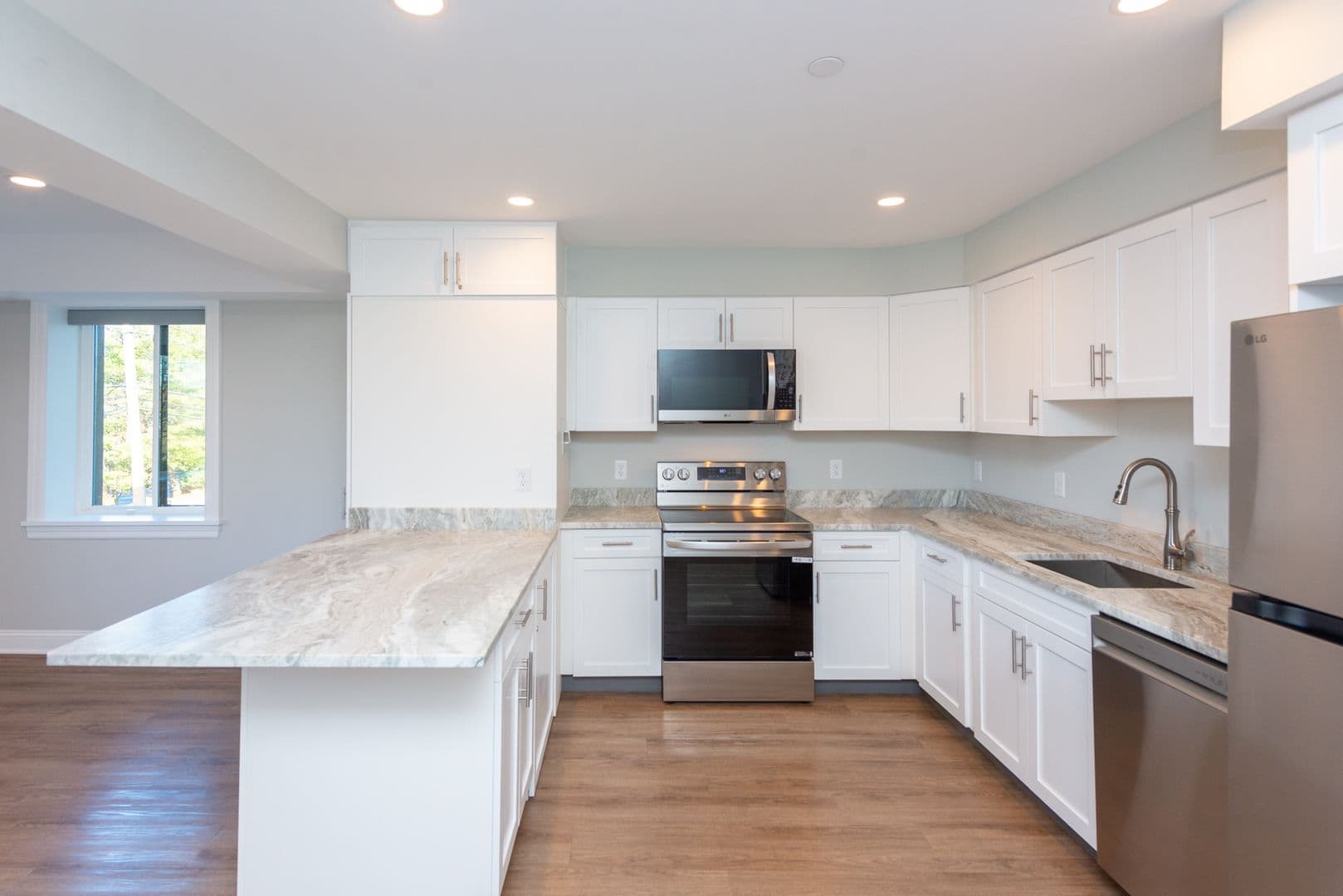 Hamden Apartment: 925 Mix Ave