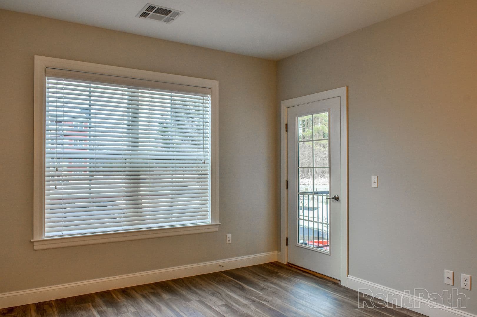 Hamden Apartment: 380 Mather St.