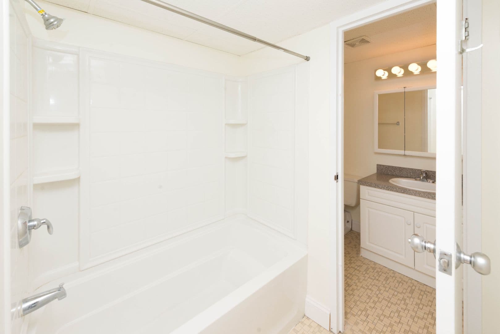 Hamden Apartment: 2405 Whitney Avenue