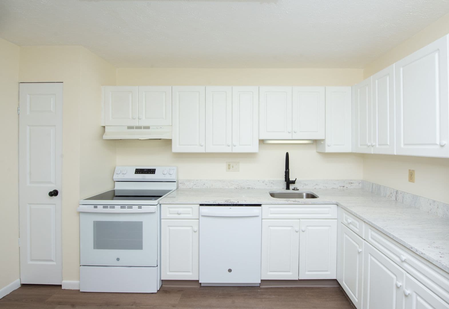 Hamden Apartment: 905 Mix Avenue