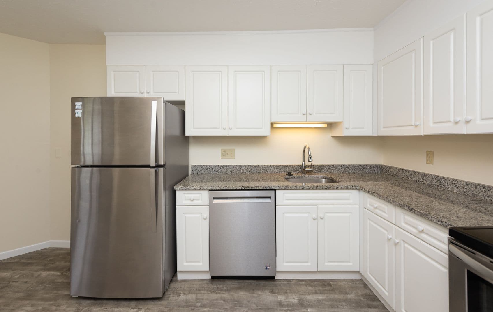 Hamden Apartment: 905 Mix Avenue