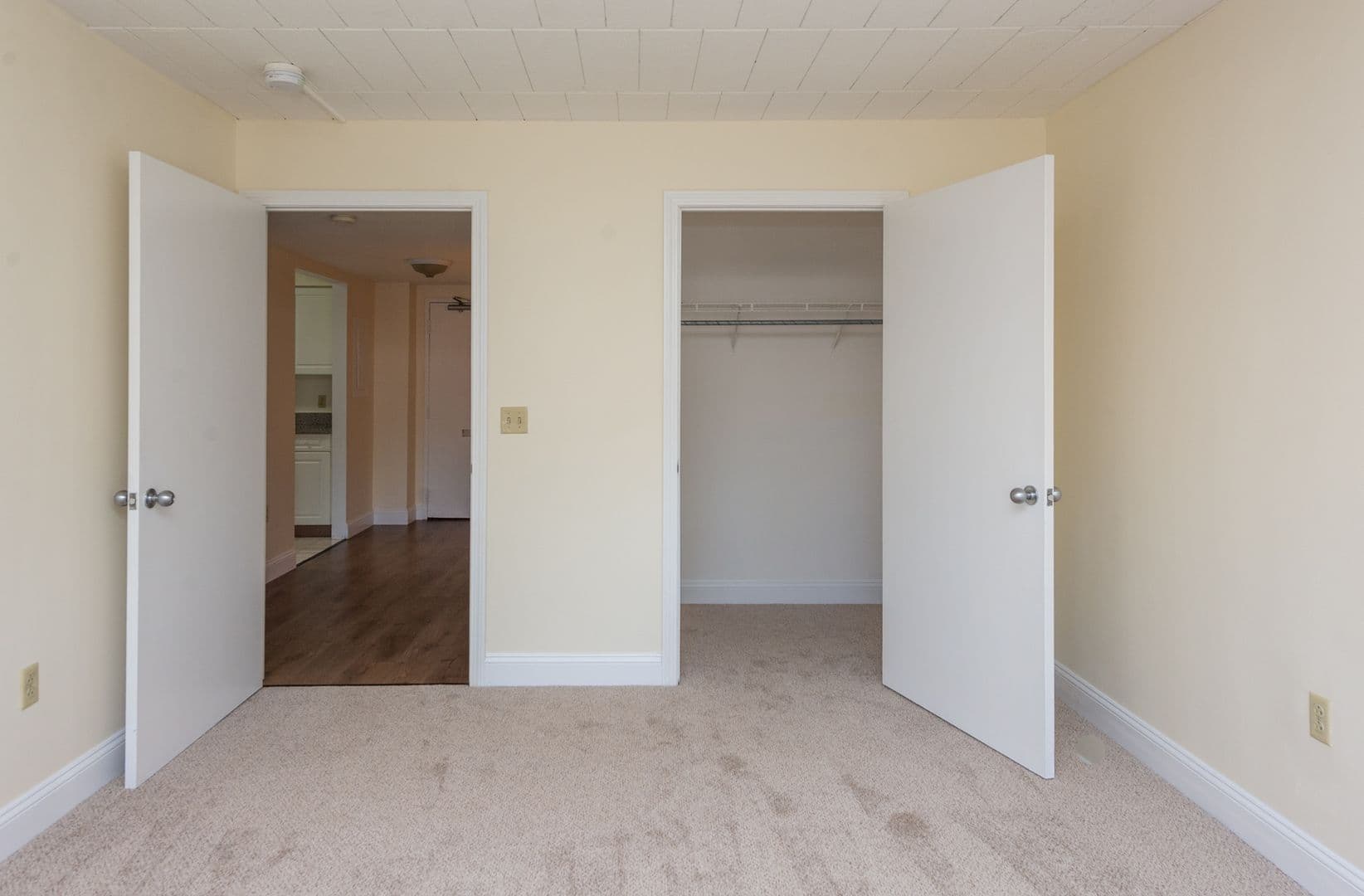 Hamden Apartment: 2405 Whitney Avenue