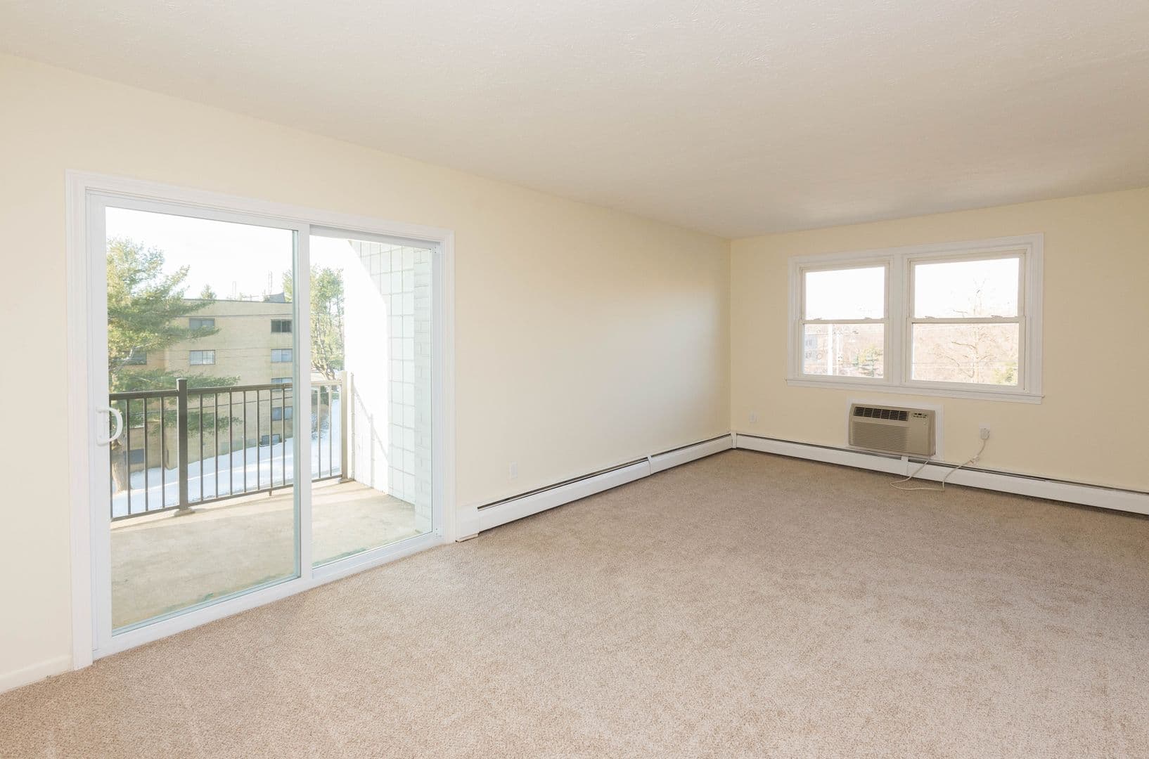 Hamden Apartment: 905 Mix Avenue