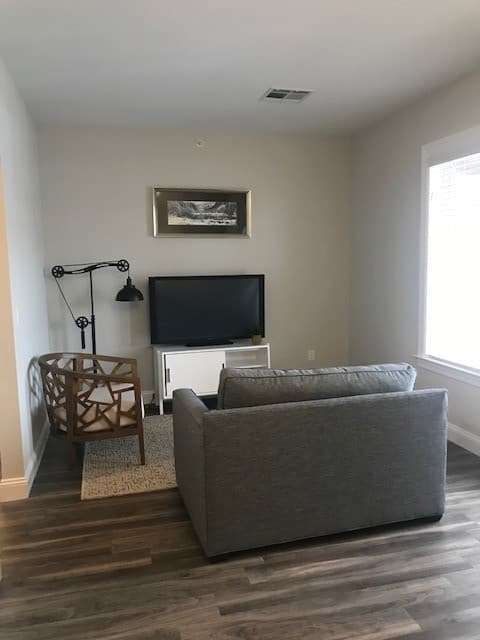Hamden Apartment: 380 Mather St.