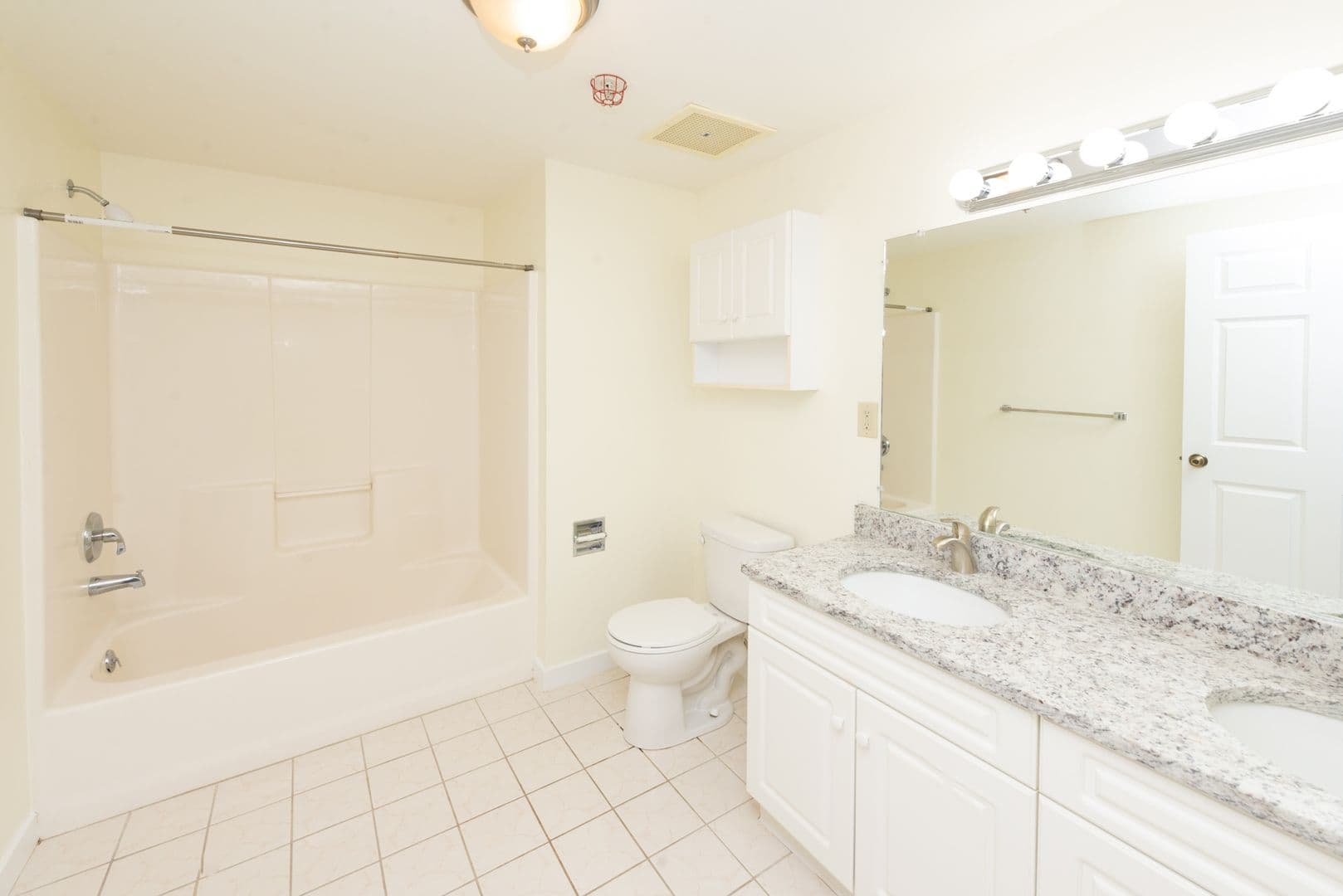 Hamden Apartment: 2 Skiff Street