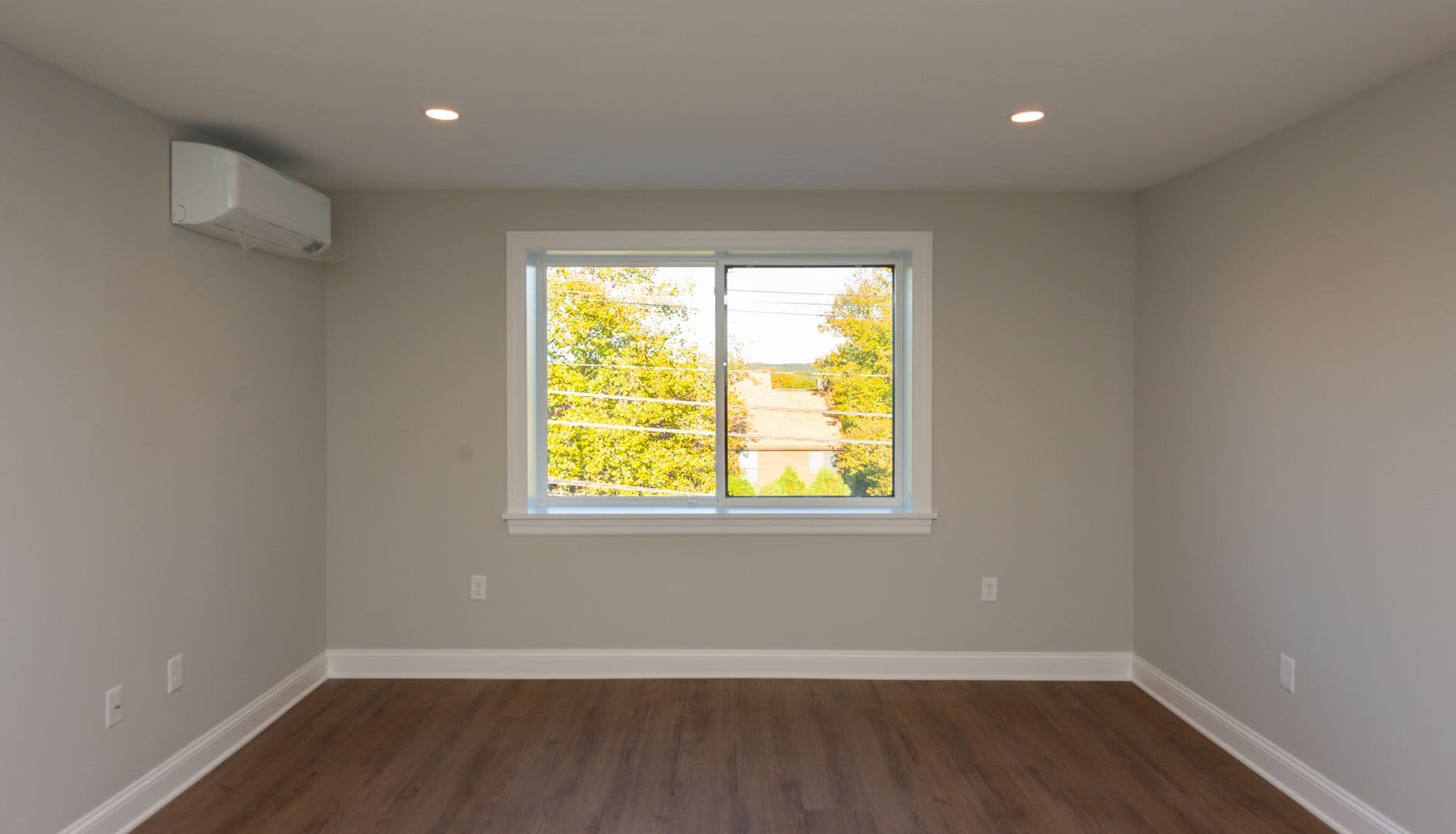 Hamden Apartment: 925 Mix Ave