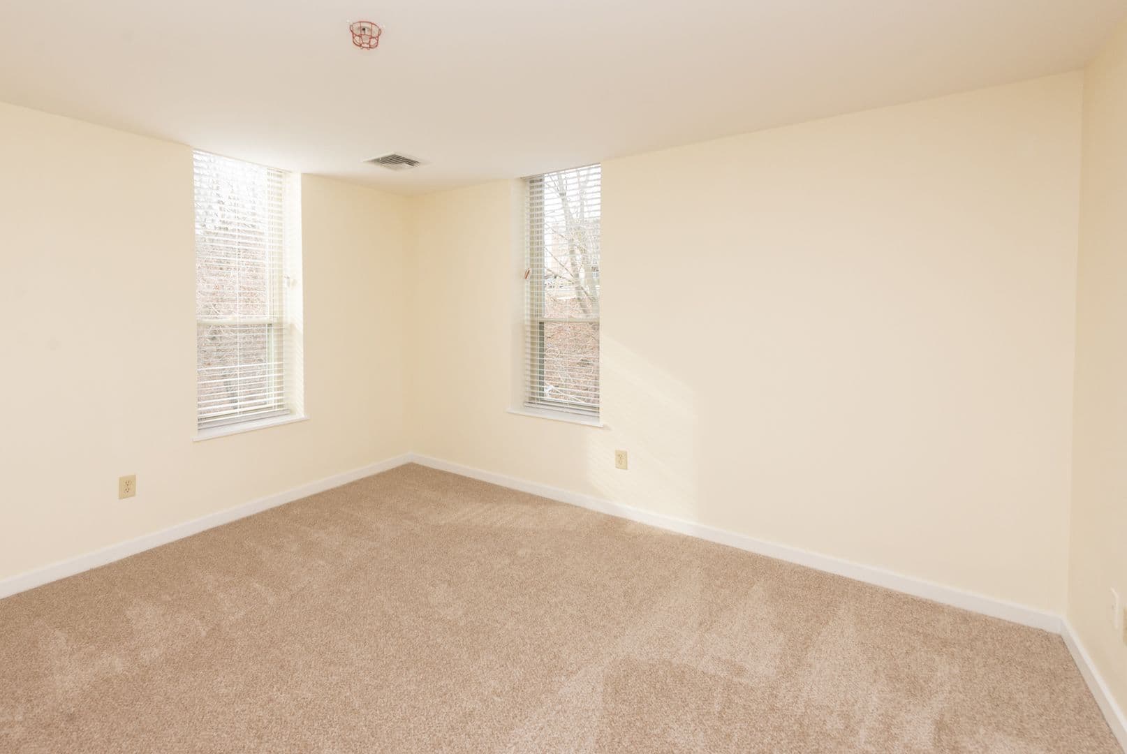 Hamden Apartment: 2 Skiff Street