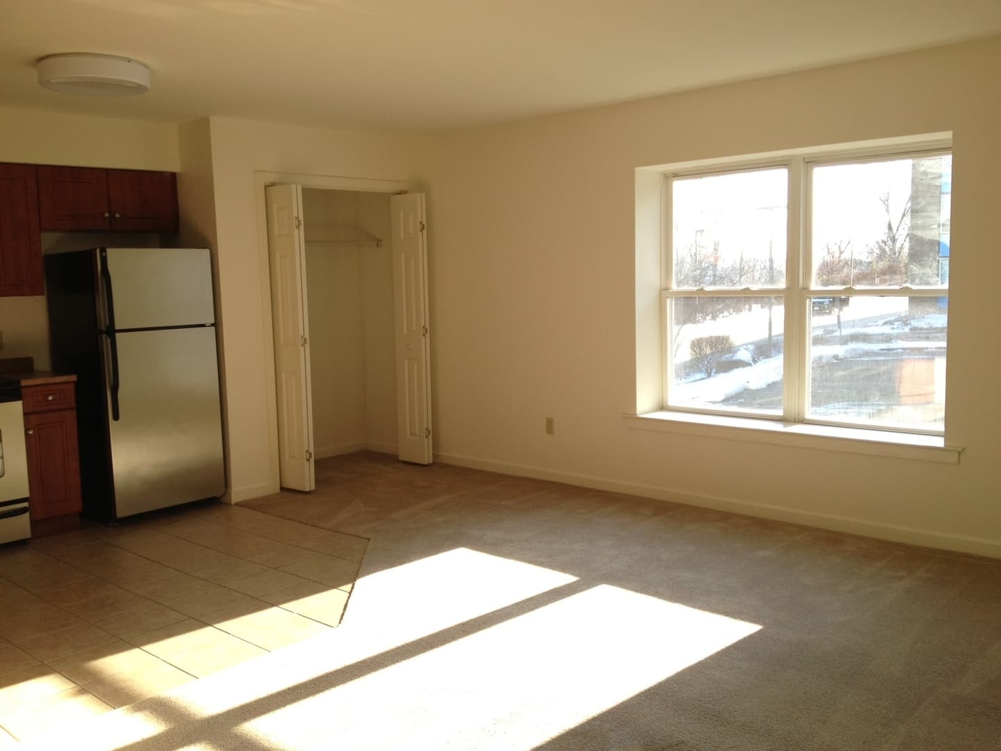 Hamden Apartment: 2 Skiff Street