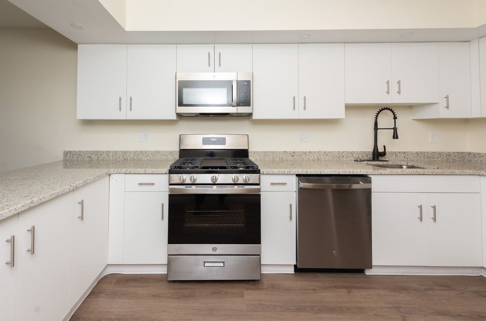Hamden Apartment: 905 Mix Avenue