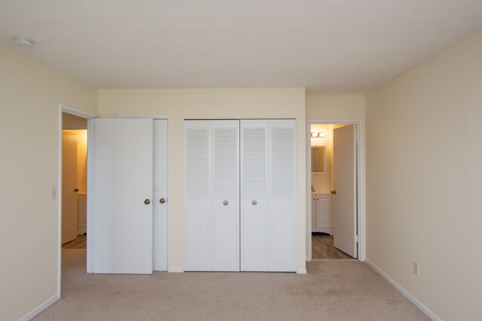 Hamden Apartment: 905 Mix Avenue