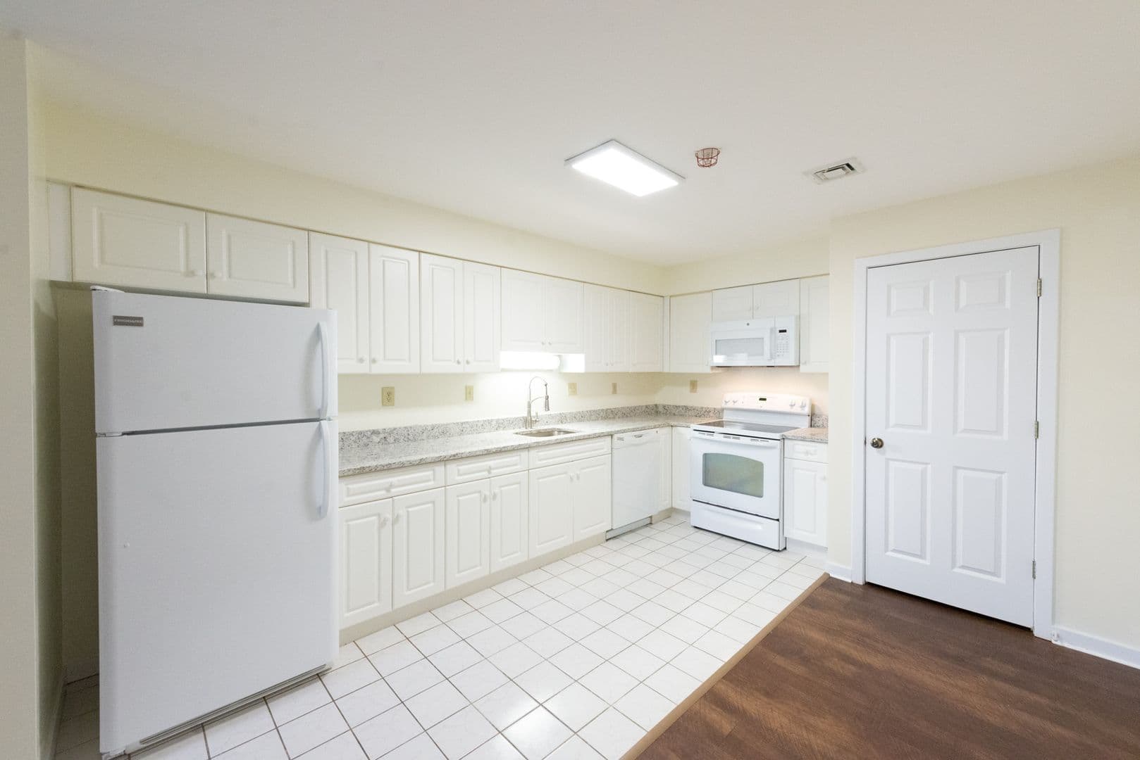 Hamden Apartment: 2 Skiff Street