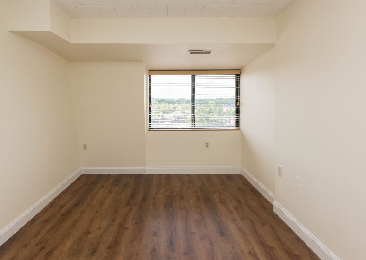 Hamden Apartment: 2405 Whitney Avenue