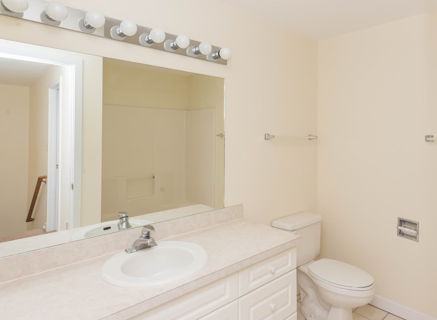 North Haven Apartment: 1298 Hartford Turnpike