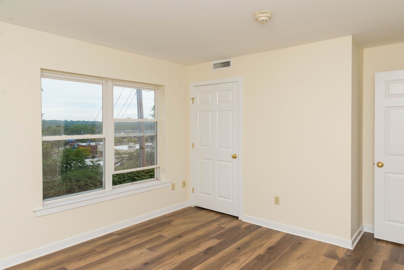 Hamden Apartment: 2 Skiff Street