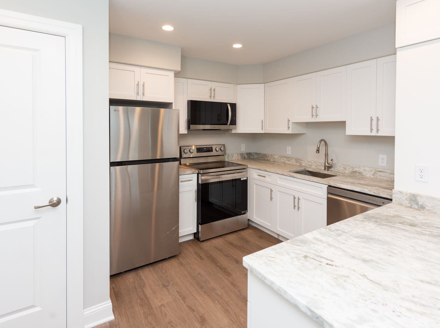 Hamden Apartment: 925 Mix Ave