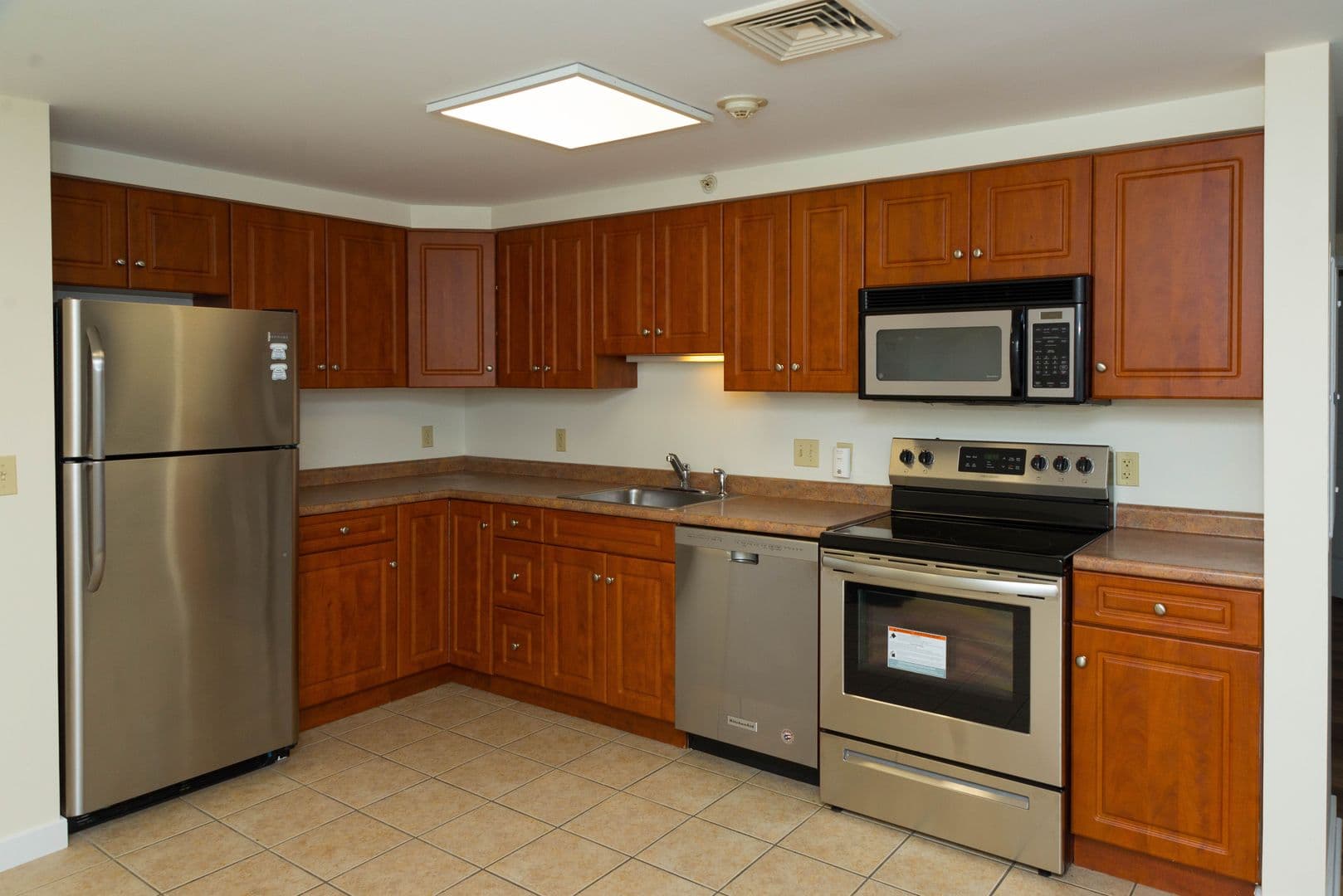 Hamden Apartment: 2 Skiff Street