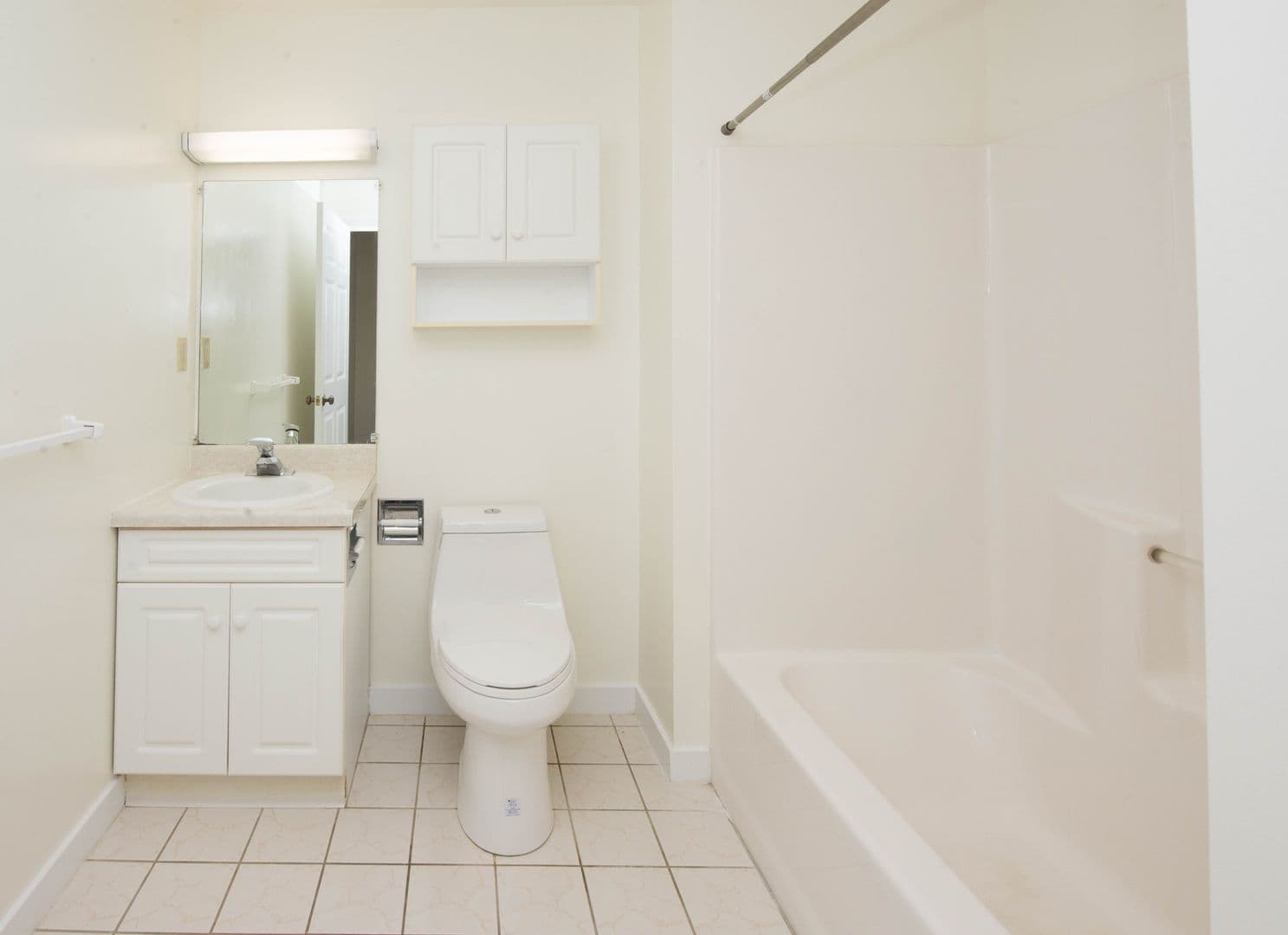 Hamden Apartment: 2 Skiff Street