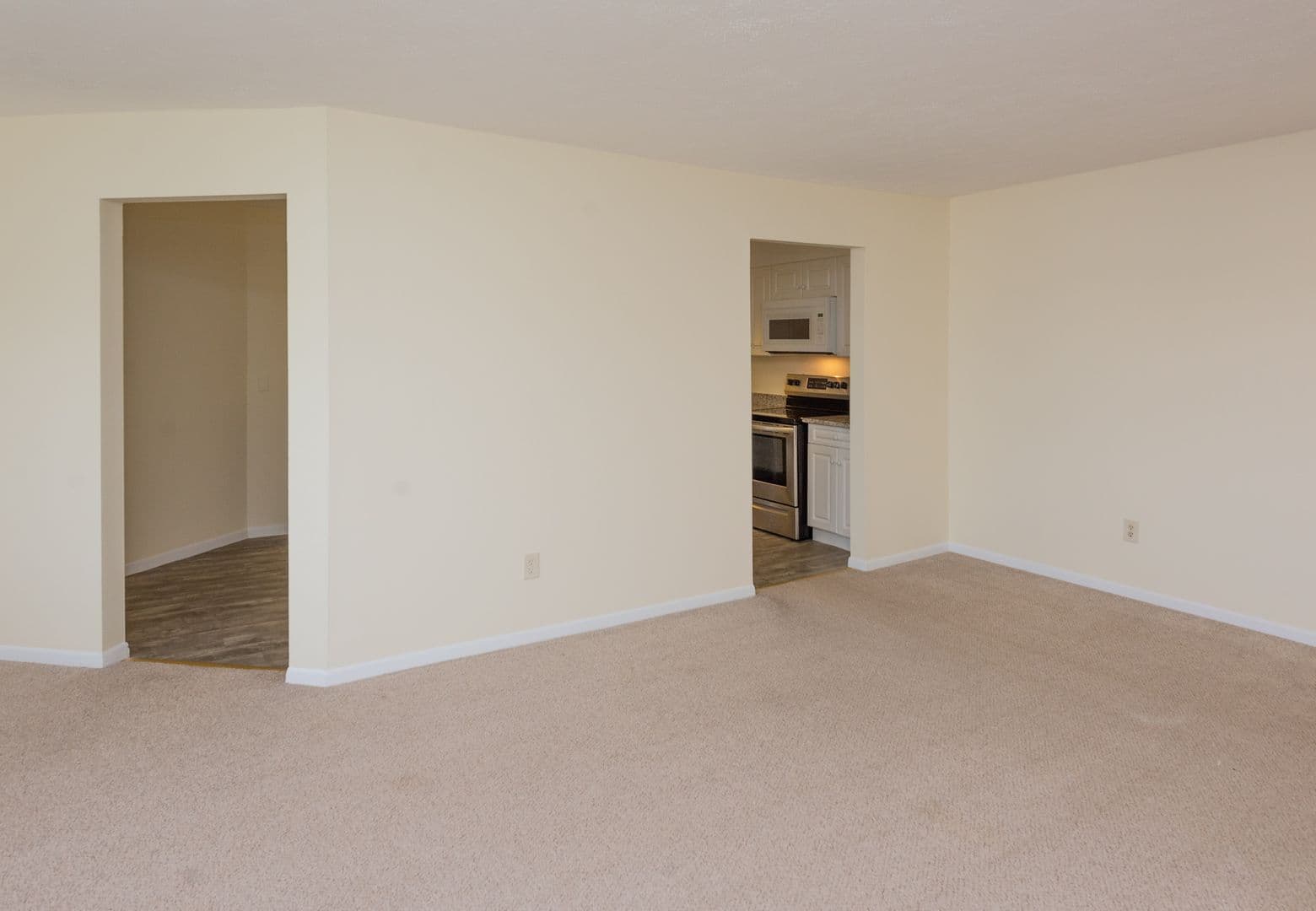 Hamden Apartment: 905 Mix Avenue