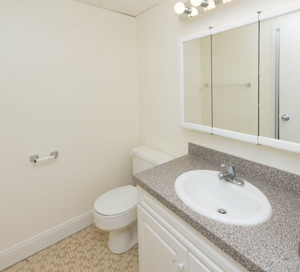 Hamden Apartment: 2405 Whitney Avenue