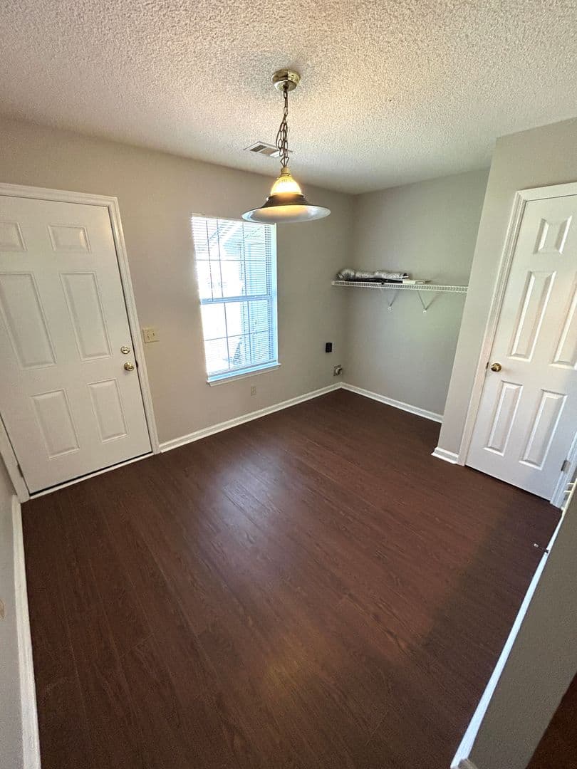 Savannah Apartment: 28 Chatham St