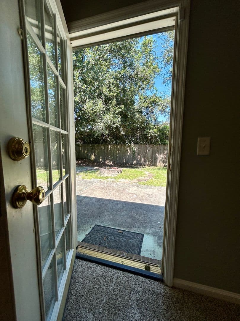 Savannah House: 6 Fontenot Ct