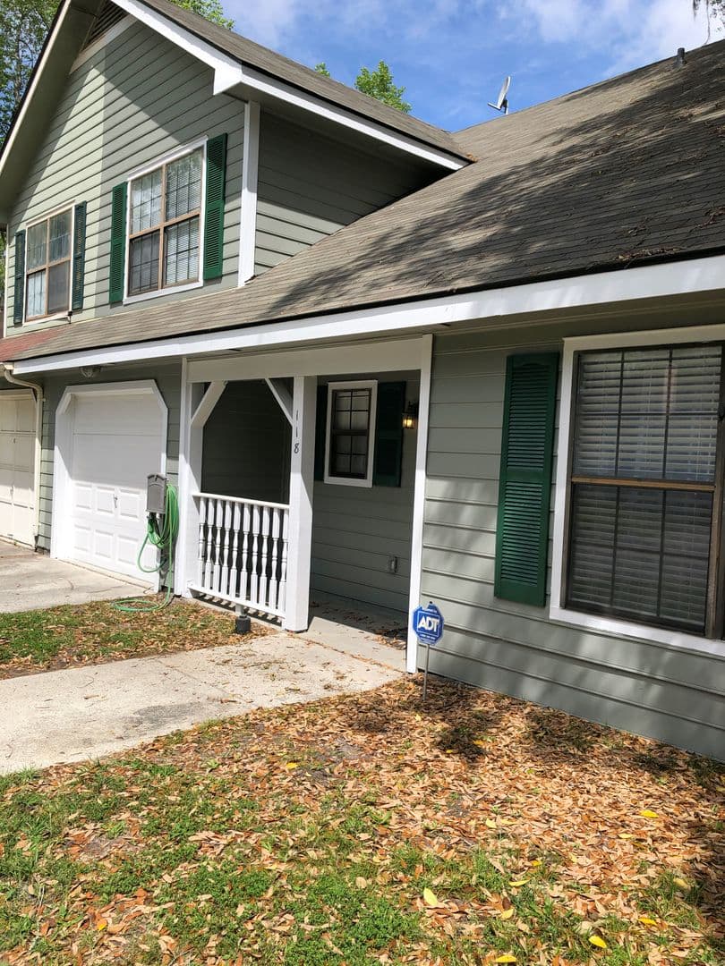 Savannah House: 118 Holland Park Circle