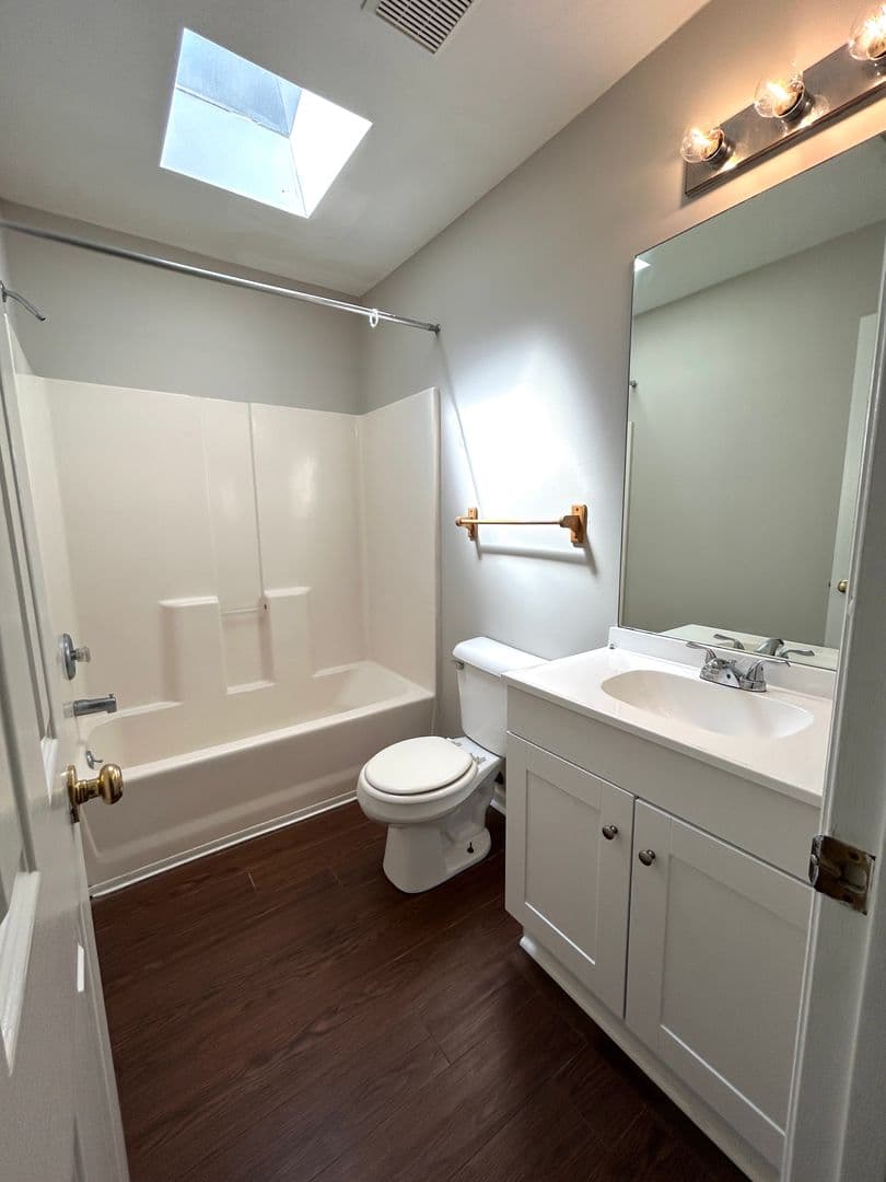 Savannah Apartment: 28 Chatham St