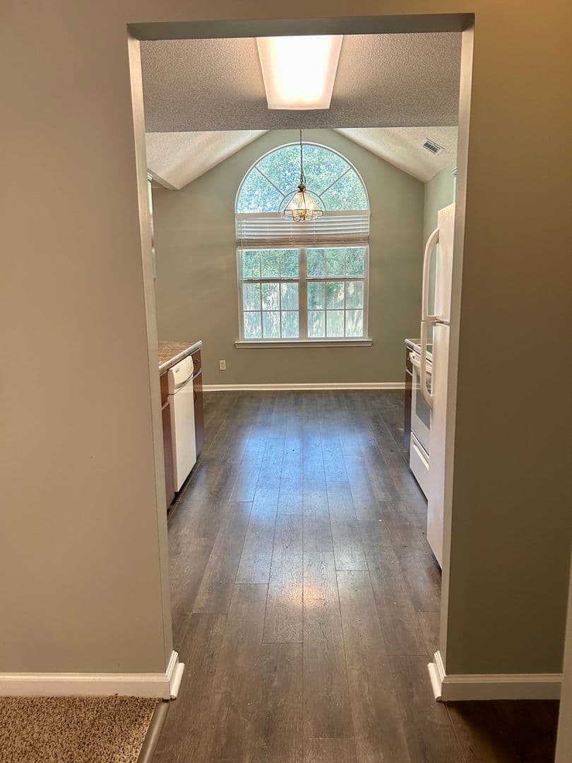 Savannah House: 6 Fontenot Ct