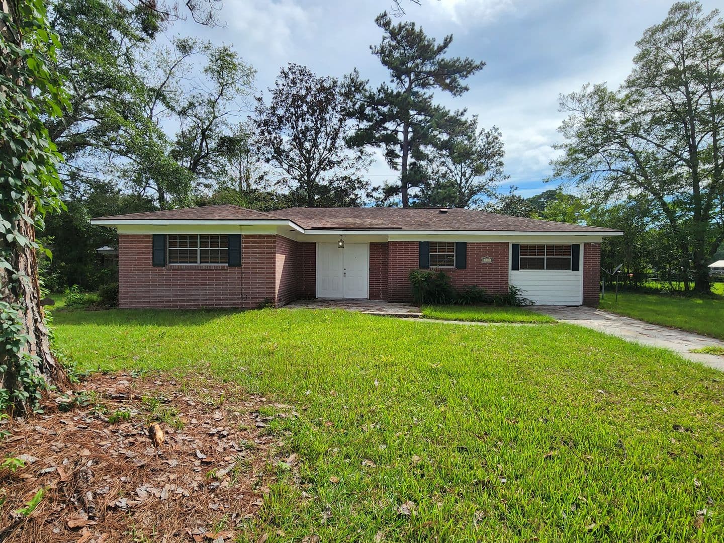 Savannah House: 111 Holiday Drive