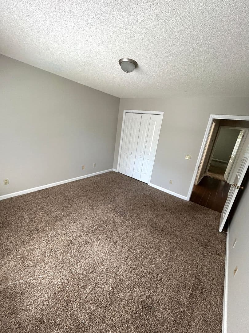 Savannah Apartment: 28 Chatham St