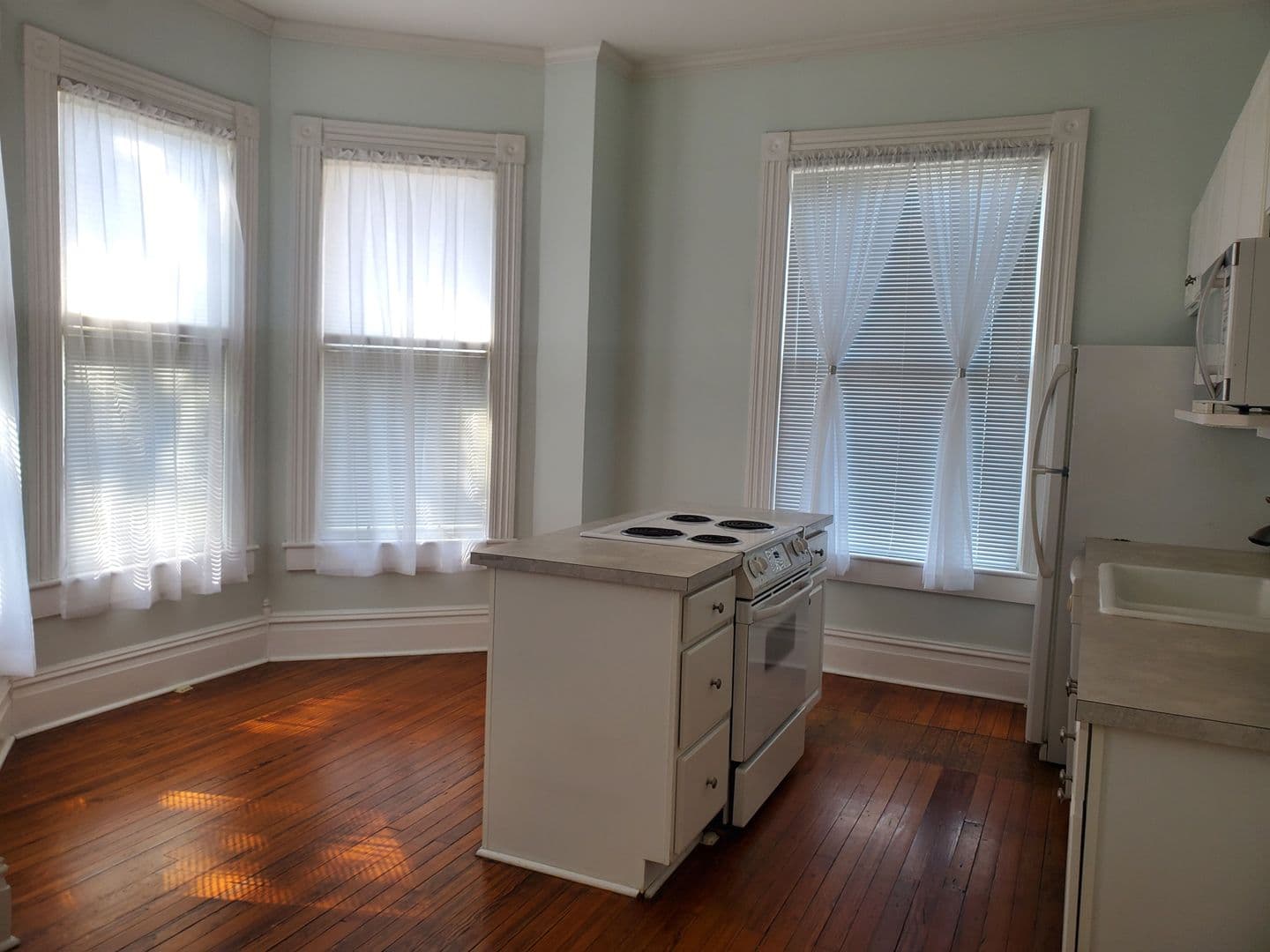 Savannah House: 2402 Lincoln Street