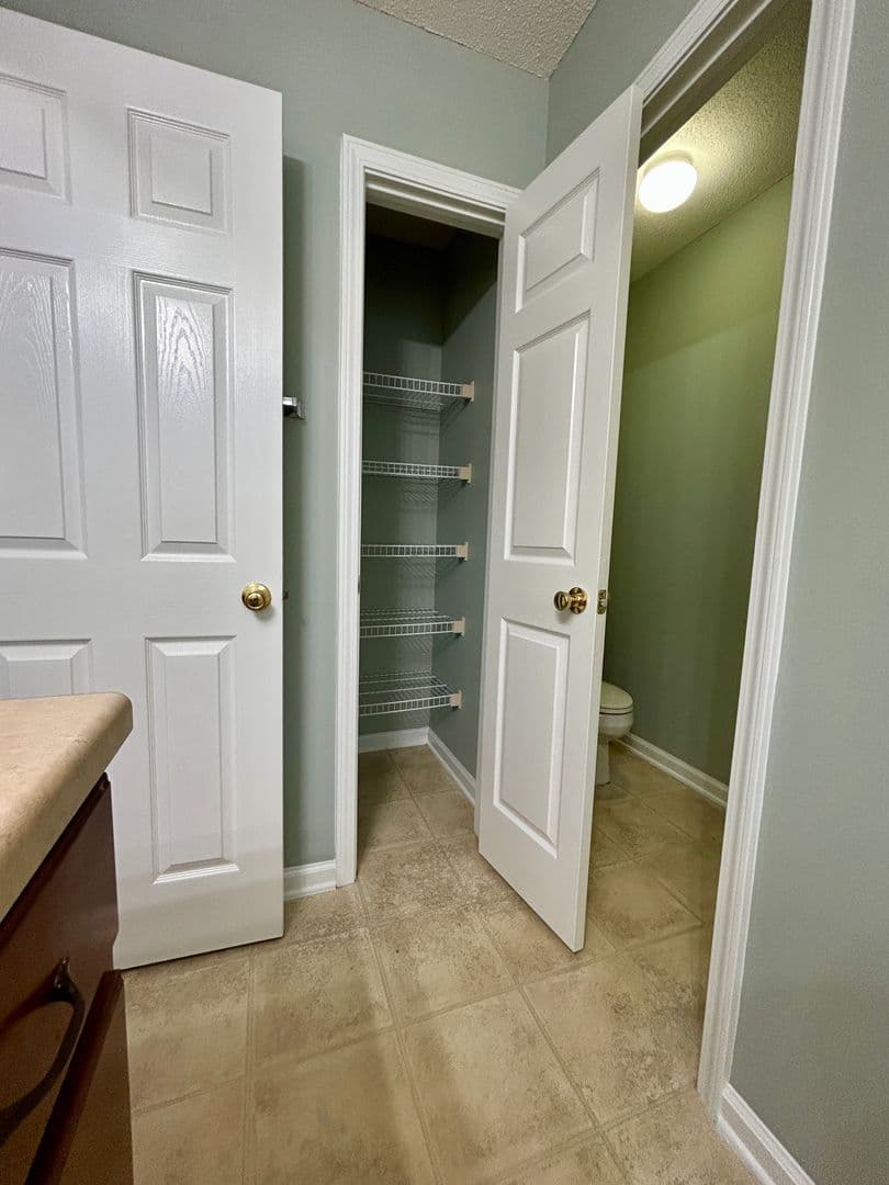 Savannah House: 6 Fontenot Ct